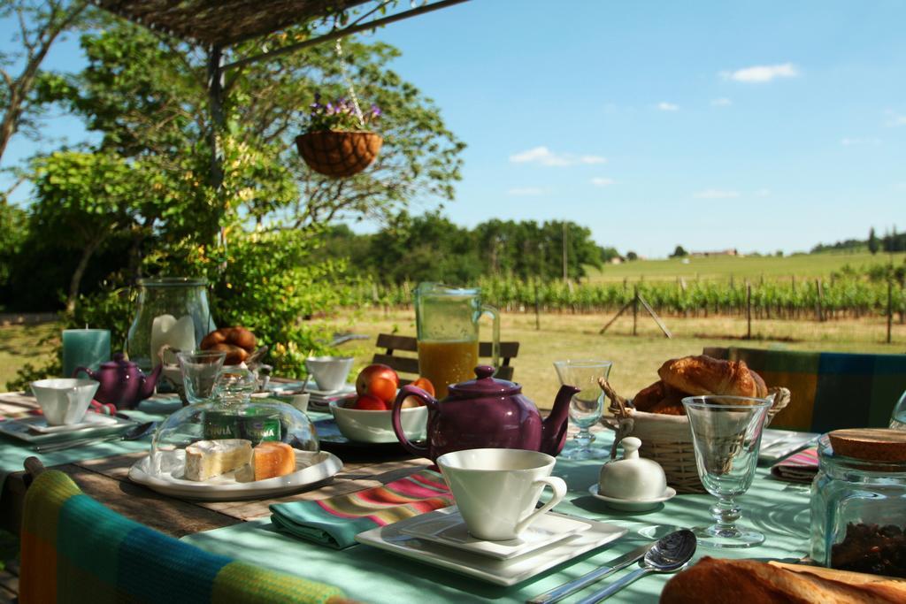 Bleu Raisin Bed & Breakfast Les Salles-de-Castillon ภายนอก รูปภาพ