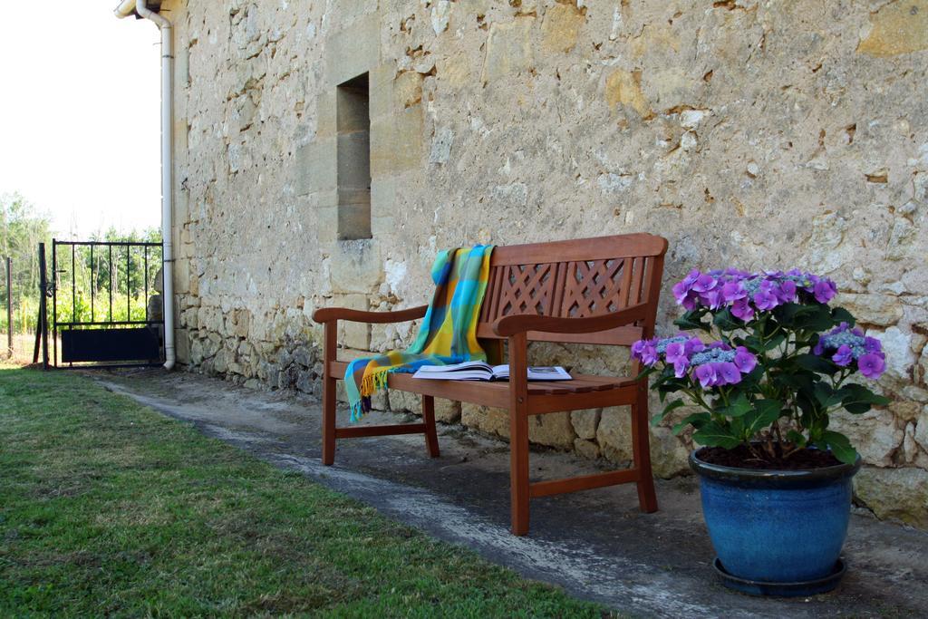 Bleu Raisin Bed & Breakfast Les Salles-de-Castillon ภายนอก รูปภาพ